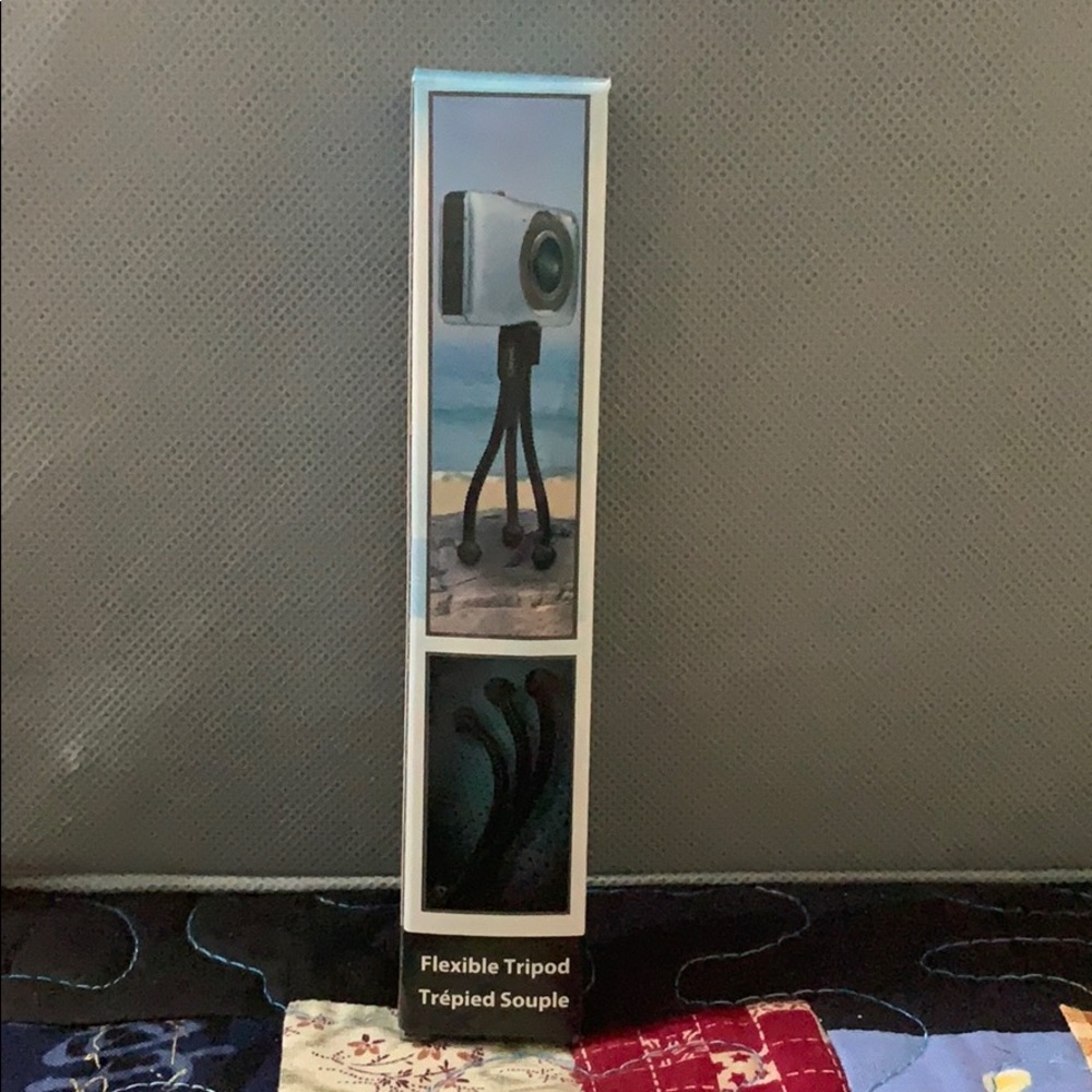 FREE W/ $10+ Purchase: ENHANCE 4" Mini Digital Camera Tripod - Picture 4 of 6